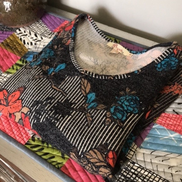 Aryeh Floral Bell Sleeve Sweater sz Small - Picture 13 of 14